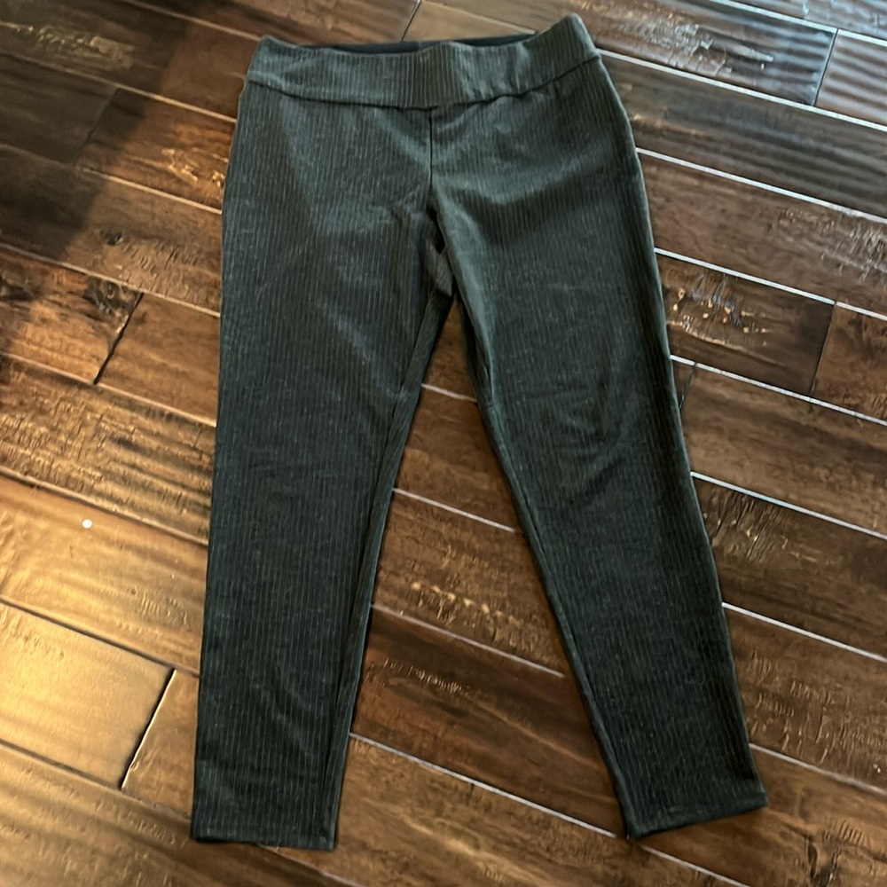 Maurice’s pull on work pants!  Size large.